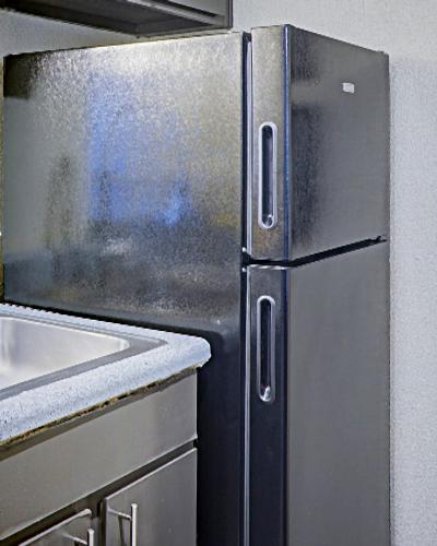 Elektrik enerjisi buzdolabının içini soğutmak için kullanılıyor